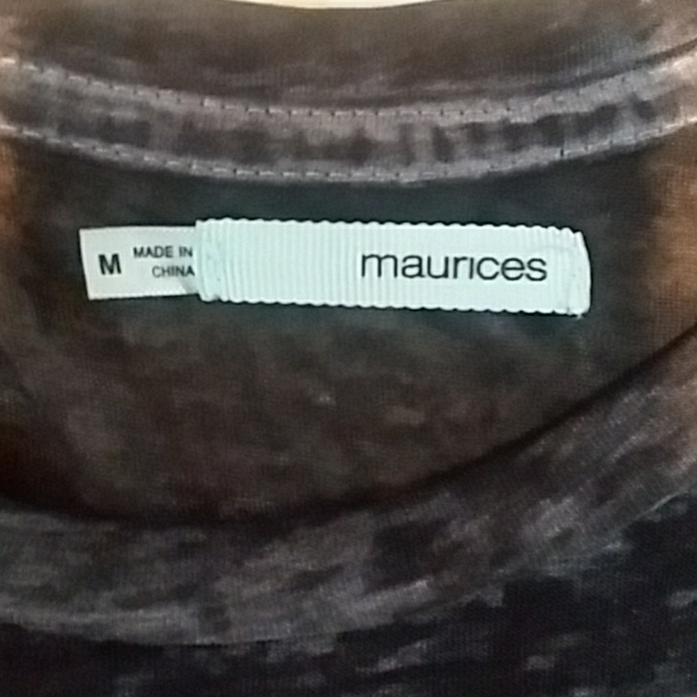Maurices Tee size M - Picture 3 of 3